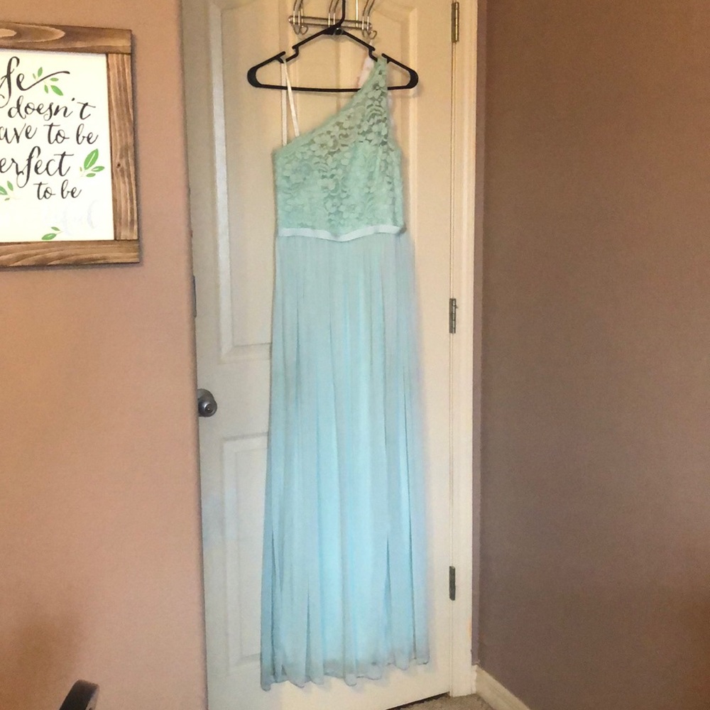 David’s bridal mint bridesmaid dress! 👗